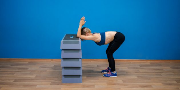 упражнения-филлеры: растяжка спины стоя