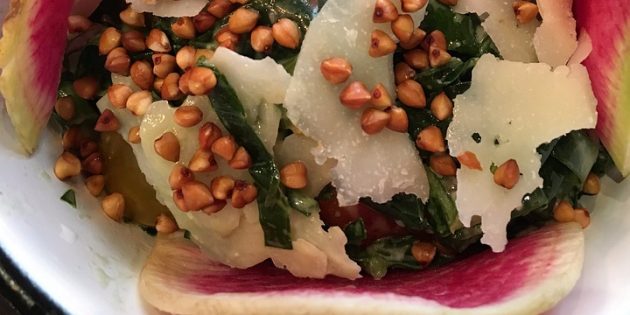 диетические салаты: салат с гречкой и пармезаном