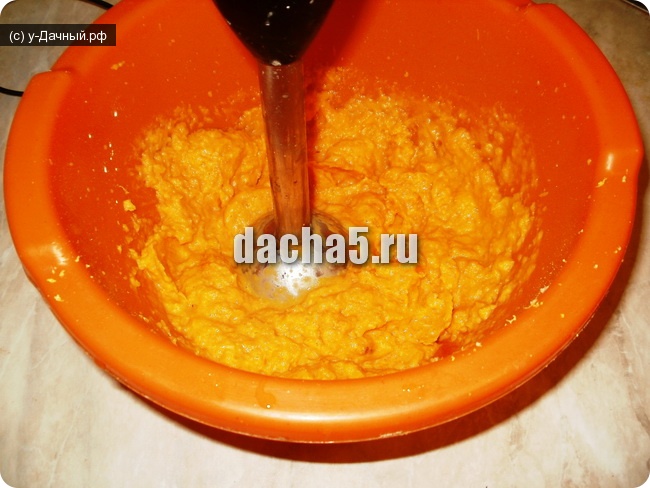 смешиваем тыкву с желтками