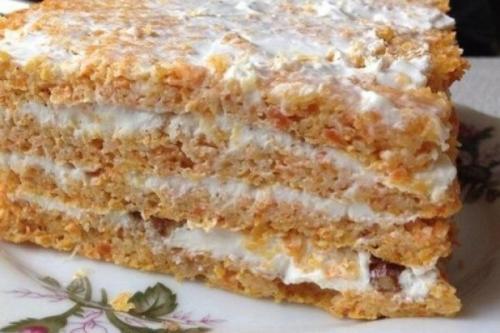 Морковный торт с орехами и творожным кремом. Морковный торт с творожным сыром и грецкими орехами