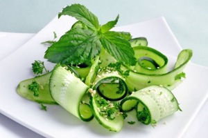 Рецепт приготовления огуречного салата для похудения «Свежесть»