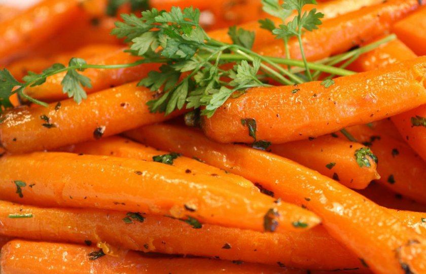 Запеченная морковь с травами