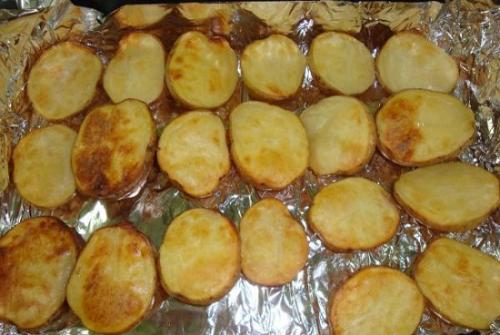 Сколько калорий в картошке в мундире – печеной и вареной?