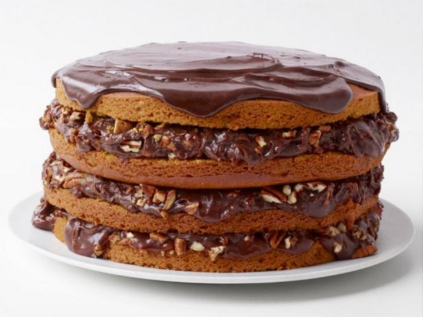 Орехово-тыквенный торт с шоколадной глазурью