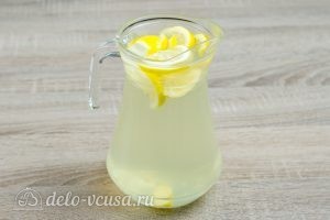 Напиток из лимона и меда: Все хорошо перемешать