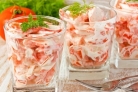 Крабовый салат с помидорами