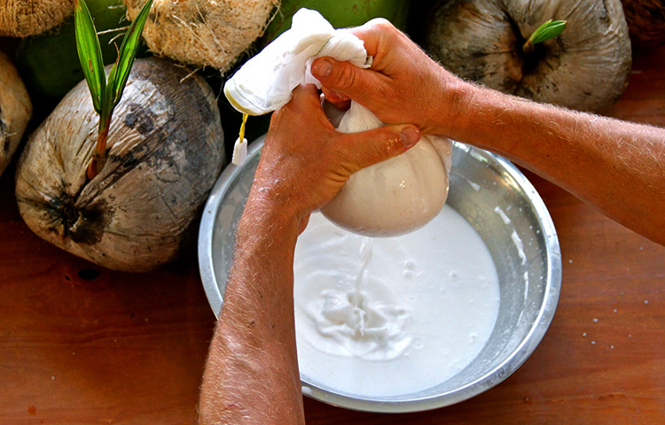 Приготовление кокосового молока