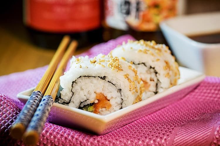Как правильное есть суши и роллы