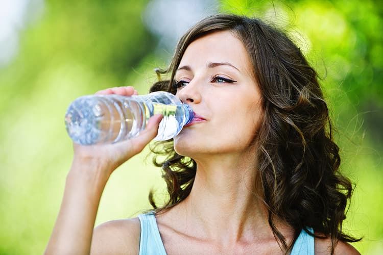8 стаканов воды в день: миф или правда?