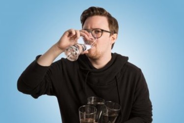Сколько и какой воды вам нужно выпивать ежедневно: памятка от врача-диетолога рис-2