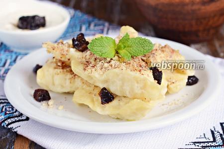 Фото рецепта Вареники с черносливом в горшочках