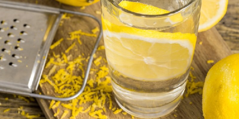 Зачем пить воду с лимоном