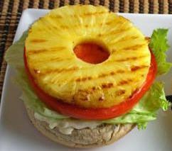 Бутерброд с ананасом и тунцом