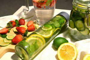 8 лучших рецептов детокс-воды, которую можно делать ежедневно в домашних условиях