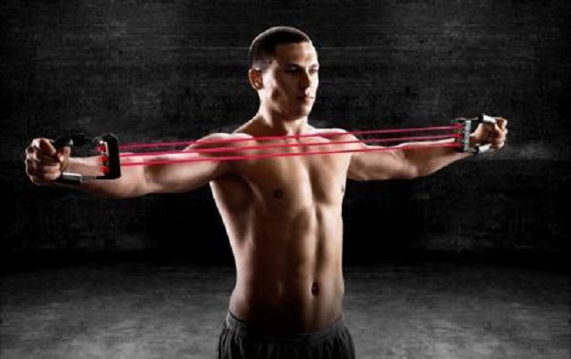 Упражнения с пружинным эспандером для мужчин: качаем грудные мышцы и плечевой пояс