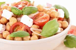 Bean salad with tomatoes and feta