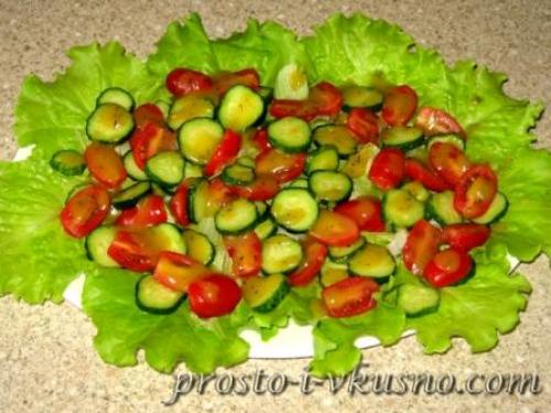 Салат с тунцом и овощами. Салат с консервированным тунцом и свежими овощами