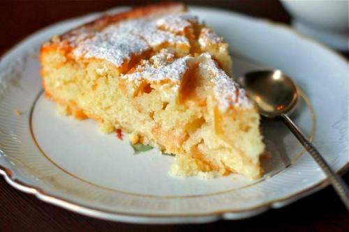 Рецепт диетического пирога со сливами