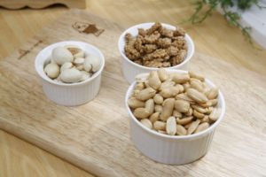 Калорийность арахис сырой – сколько калорий в сыром, жареном и соленом орехе, БЖУ, можно ли есть при похудении, что говорят отзывы, польза и вред для женщин